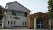 Monteux : la mairie RN retire les initiales MJC d'un mur