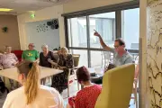 Musicothérapie à l'Ehpad La Pierre de la Fée : la mémoire se chante