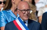 Nice: drapeaux français dans toutes les écoles, annonce Ciotti