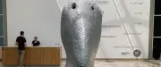Nîmes : la statue d'Ugo Rondinone, coup de cœur de Dominique Treissède