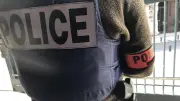 Nîmes : un homme alcoolisé frappe un policier et finit en garde à vue