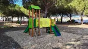 Nouveau jeu pour enfants installé à la Pinède à Lézignan-la-Cèbe