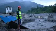 Népal : 700 morts et 3 000 disparus après la crue de l'Himalaya