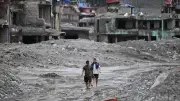 Népal : 781 morts et 2 502 disparus après la crue de l'Himalaya