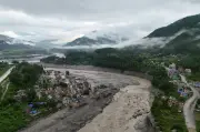 Népal : coulée de boue mortelle, le lac glaciaire en cause