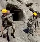 Népal : évacuation d'une centaine d'ouvriers bloqués dans un tunnel