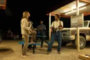« Oklahoma Honey » : McConaughey magnétique en apiculteur vengeur