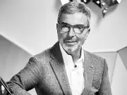 Olivier Echaudemaison, maquilleur star de Guerlain, est mort