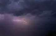 Orages : 18 départements en vigilance orange, 3.000 foyers sans électricité