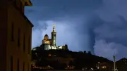 Orages à Marseille : rues inondées et Vieux-Port sous l'eau