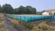 Pelouse du stade de Langogne arrosée à l'eau de pluie malgré la crise sécheresse