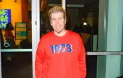 Perez Hilton opéré après son automutilation en direct sur TikTok
