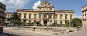 Place de la Préfecture à Montpellier : le manque d'arbres fait débat