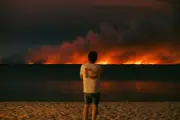 Pourquoi le feu nous fascine : les secrets d'une attirance universelle