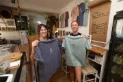 Produits dérivés : les commerçants d'Antibes et Cannes misent sur leur identité