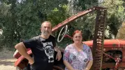 Rassemblement de véhicules anciens à Rochefort-du-Gard