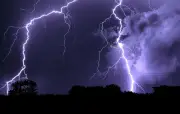 Record de foudre : 26.800 impacts lundi, selon Keraunos