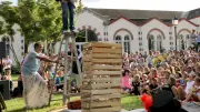 Rosemonde : un spectacle clownesque sur la place Sanier à Aniane