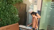 Saint-Rome-de-Tarn : le banc de la fête installé devant la Maison médicale