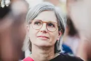 Sandrine Rousseau se rapproche de Mélenchon et veut discuter avec LFI