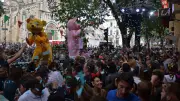 Sifflets anti-relou distribués gratuitement à la feria de Nîmes