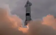 SpaceX rattrape son booster Super Heavy avec Mechazilla