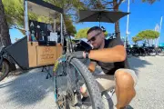 Station-service mobile pour vélos à Antibes : Jérôme Pouzadoux dépanné sans rendez-vous