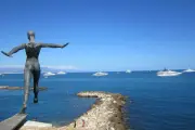 Superyachts de milliardaires : qui possède les géants de la baie d'Antibes ?