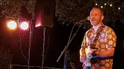 Thomas Pitiot enchante le jardin de Vallabrègues en concert