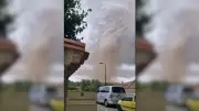 Tornade dévastatrice dans l'Aude et nuage spectaculaire au-dessus de Marseille