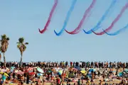 À Toulon, la Patrouille de France émerveille les plages du Mourillon