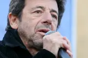 Tournée de Patrick Bruel : des maires exigent l'annulation des concerts