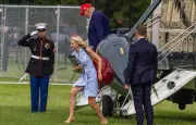 Trump défend son assistante Natalie Harp et s'emporte contre CNN