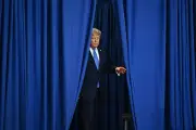 Trump menace de bombarder Oman s'il entrave un accord sur Ormuz