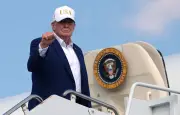 Trump temporise sur l'Iran, Ormuz reste verrouillé