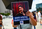 Turquie : un humoriste arrêté, libéré puis réarrêté en pleine rue