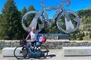 Un grand-père pédale 925 km pour son petit-fils malade