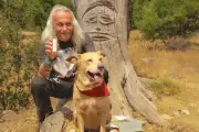 Un livre multisensoriel sur Mina, la chienne de Loup Blanc