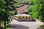 Un village près de Nice accueille les familles des pompiers décédés