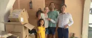 Une famille américaine quitte les USA de Trump pour Assas