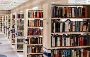 Une lettre de 1983 réclamant des livres arrive 43 ans plus tard