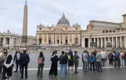 Vatican : un livre en peau de serpent ? C'est faux