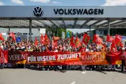 Volkswagen : un plan de restructuration massif, les salariés promettent un automne chaud