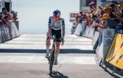 Vollering remporte la 8e étape et file vers le Maillot Jaune
