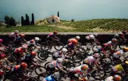 Vollering s'impose au sprint, Reusser garde le Maillot Jaune