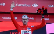 Vuelta 2026 : Pogacar s'impose à Castellon, Mas lui tient tête