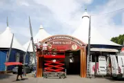 Vuelta à Monaco : caravane, cadeaux et passage sous le chapiteau