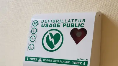 Adolescent sauvé par un défibrillateur lors d'un arrêt cardiaque à Nice
