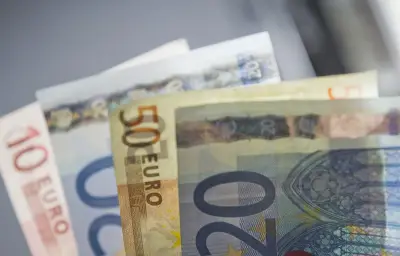 Belluno : un réfugié distribue 4.390 euros trouvés dans une mallette