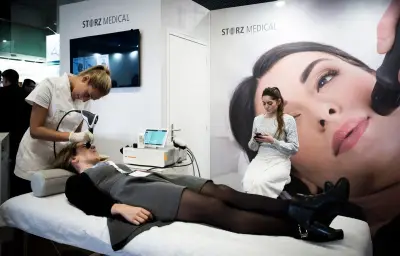 Chirurgie esthétique : le gouvernement interdit les pubs visant les mineurs